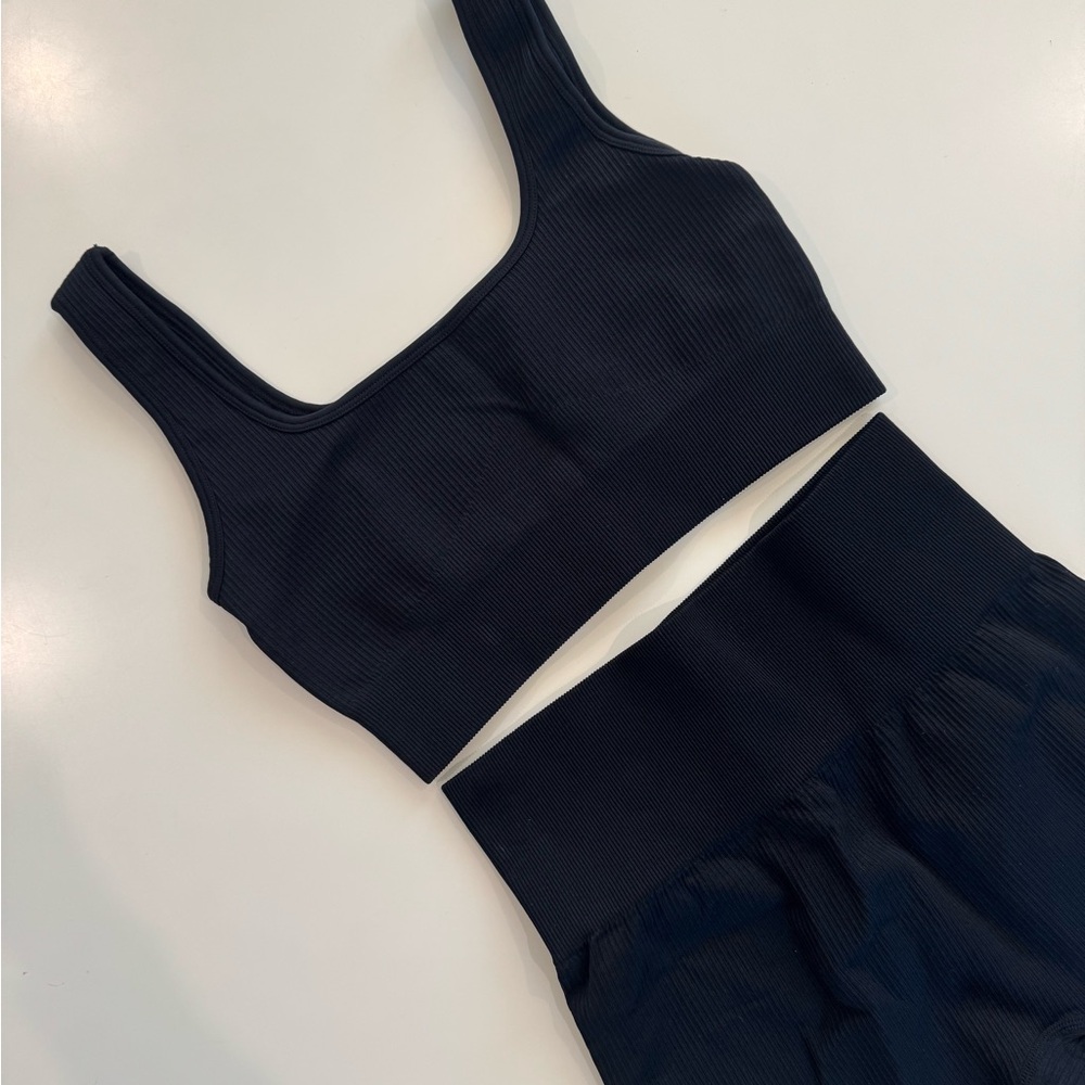 Seamless Ribbed Workout Set - Picture 2 of 5